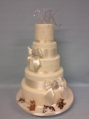 wedding cake with dogs and diamonds