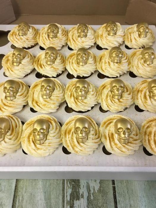 skull wedding cup cakes