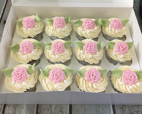 Sugar rose wedding cup cakes