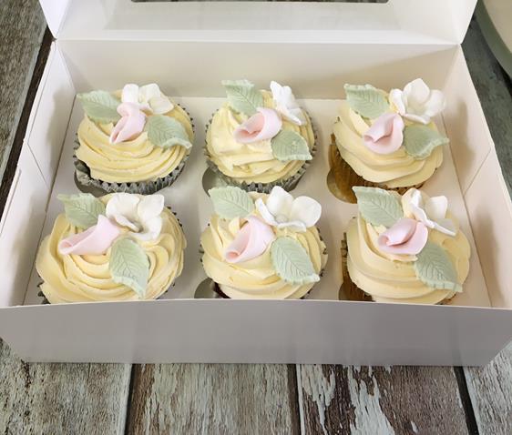 vintage rose bud wedding cup cakes