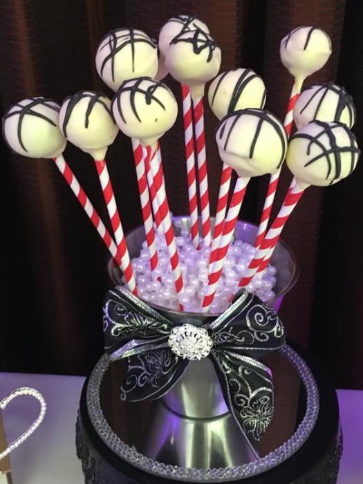Wedding cake pops