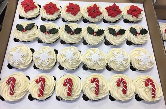 Christmas wedding cup cakes